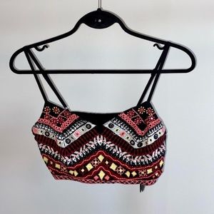 GUESS Embroidered Crop Top
#guesscroptop #guess